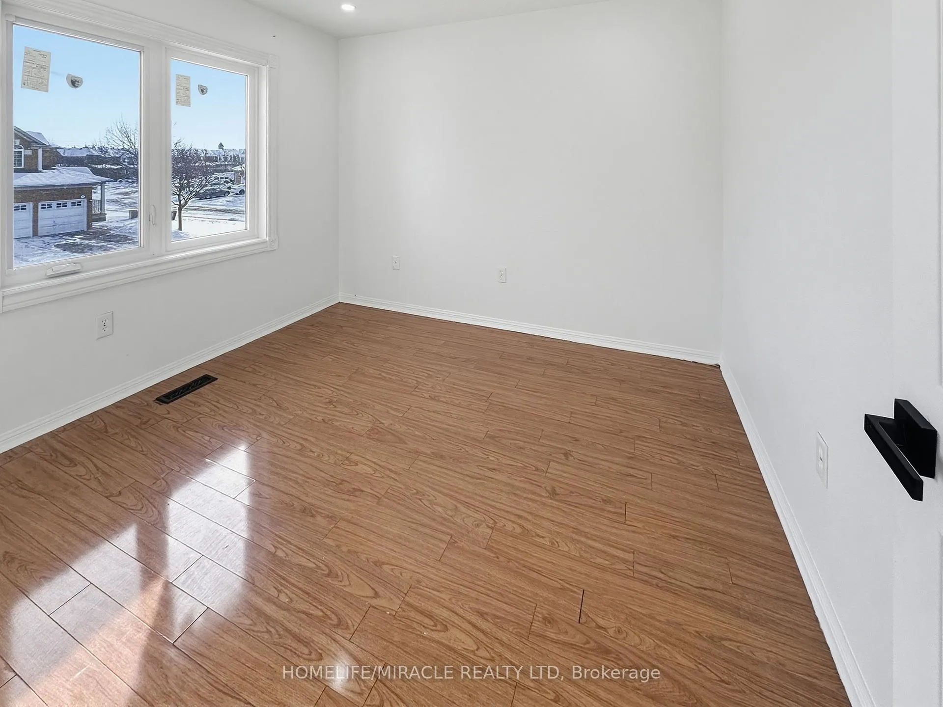 Photo 16 of 7 Narrow Valley Crescent, Brampton, Sandringham-Wellington — HOMEH