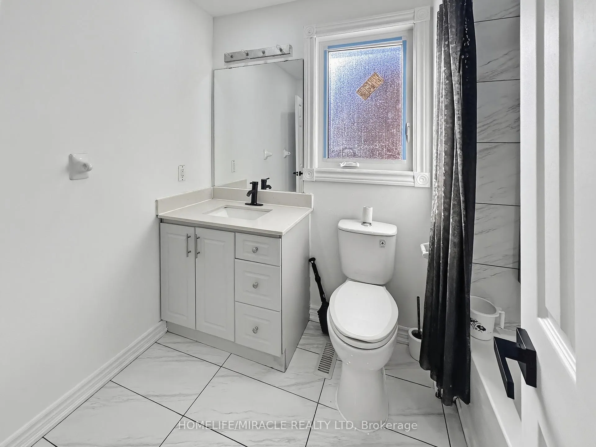 Photo 17 of 7 Narrow Valley Crescent, Brampton, Sandringham-Wellington — HOMEH