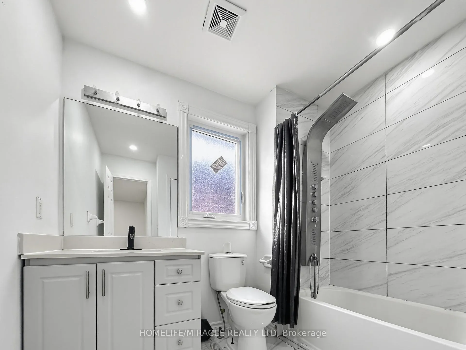 Photo 18 of 7 Narrow Valley Crescent, Brampton, Sandringham-Wellington — HOMEH