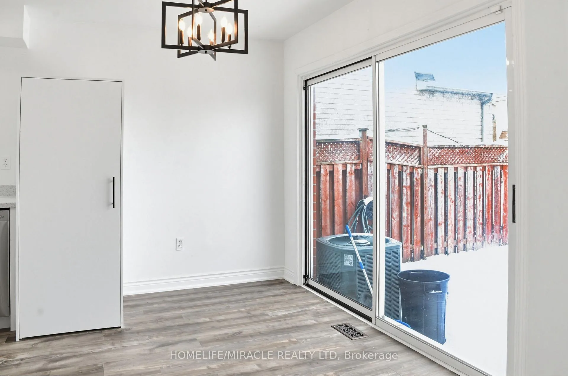 Photo 21 of 7 Narrow Valley Crescent, Brampton, Sandringham-Wellington — HOMEH