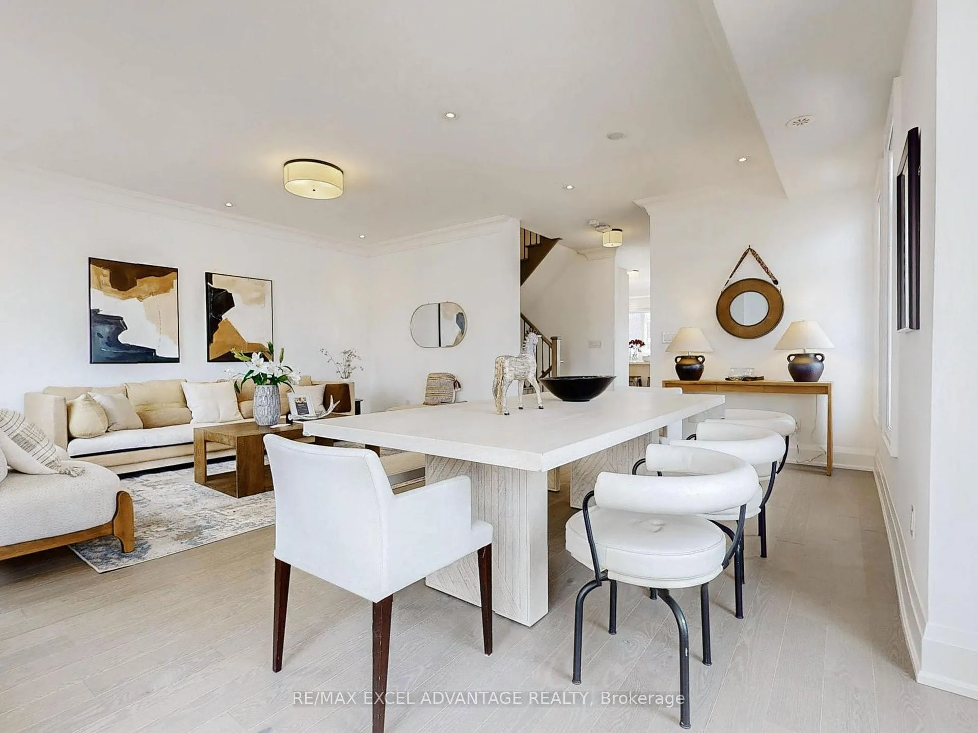Photo 5 of 62 Saddlecreek Drive, Markham, Commerce Valley — HOMEH