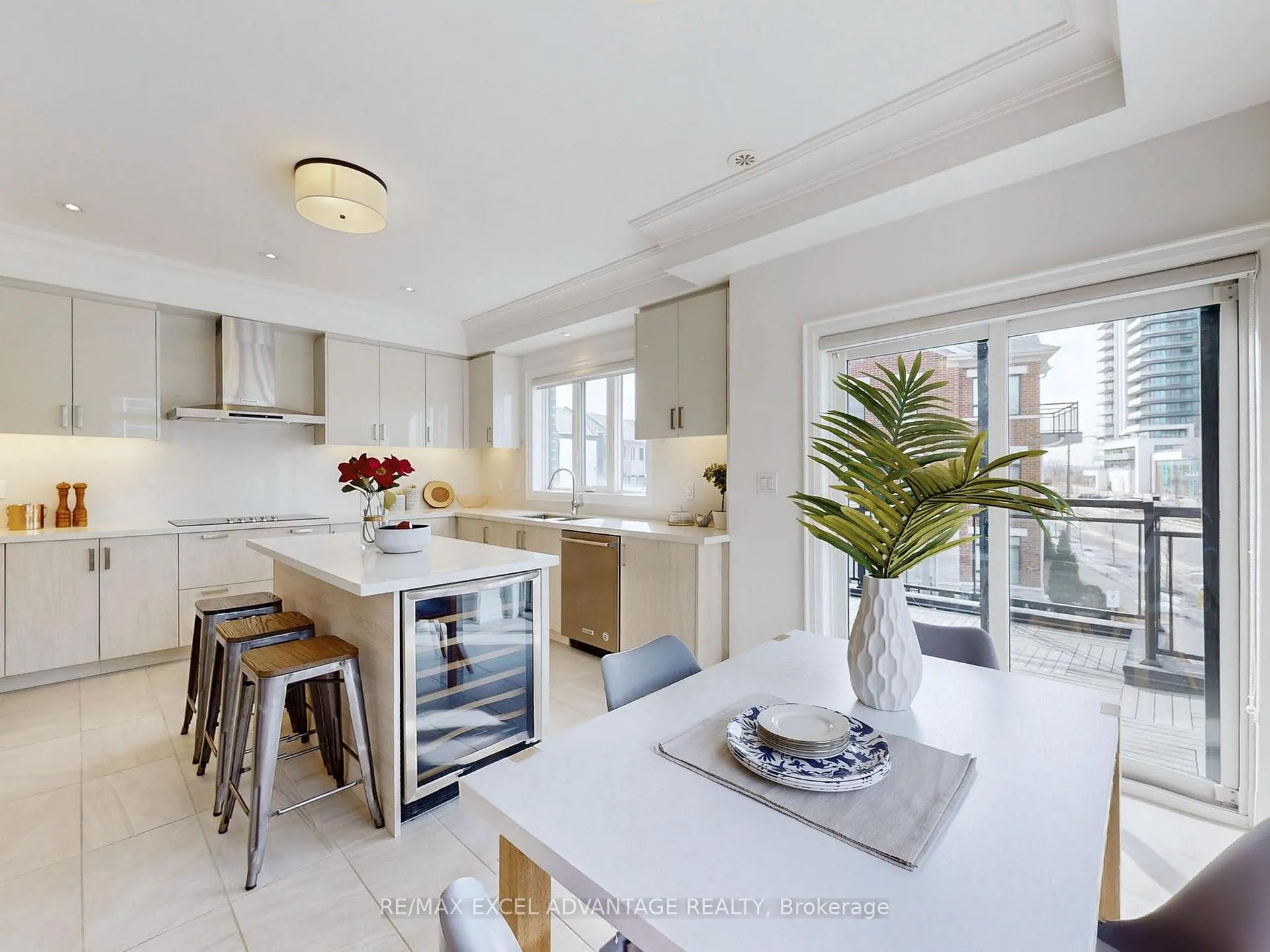 Photo 11 of 62 Saddlecreek Drive, Markham, Commerce Valley — HOMEH