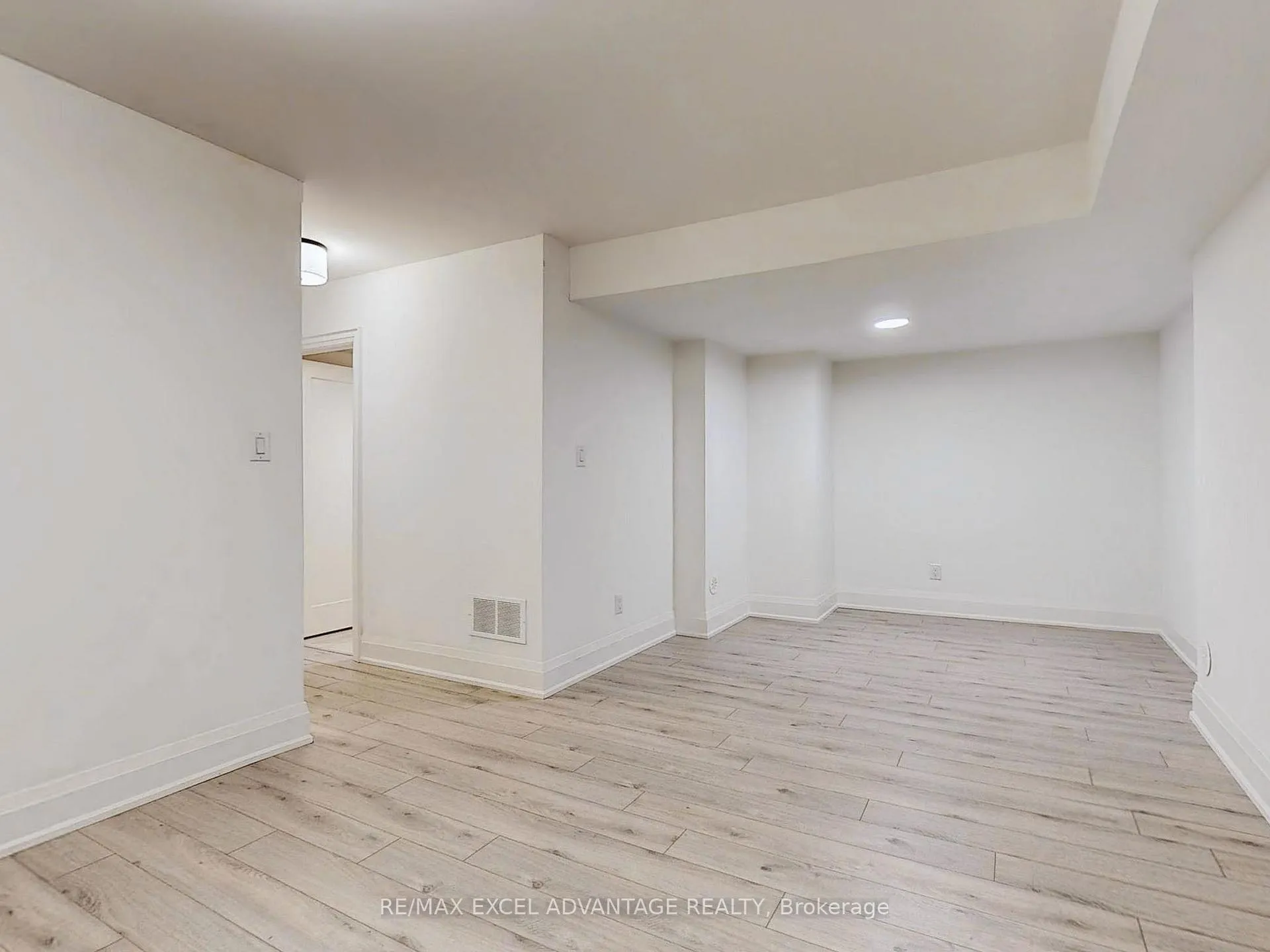Photo 32 of 62 Saddlecreek Drive, Markham, Commerce Valley — HOMEH