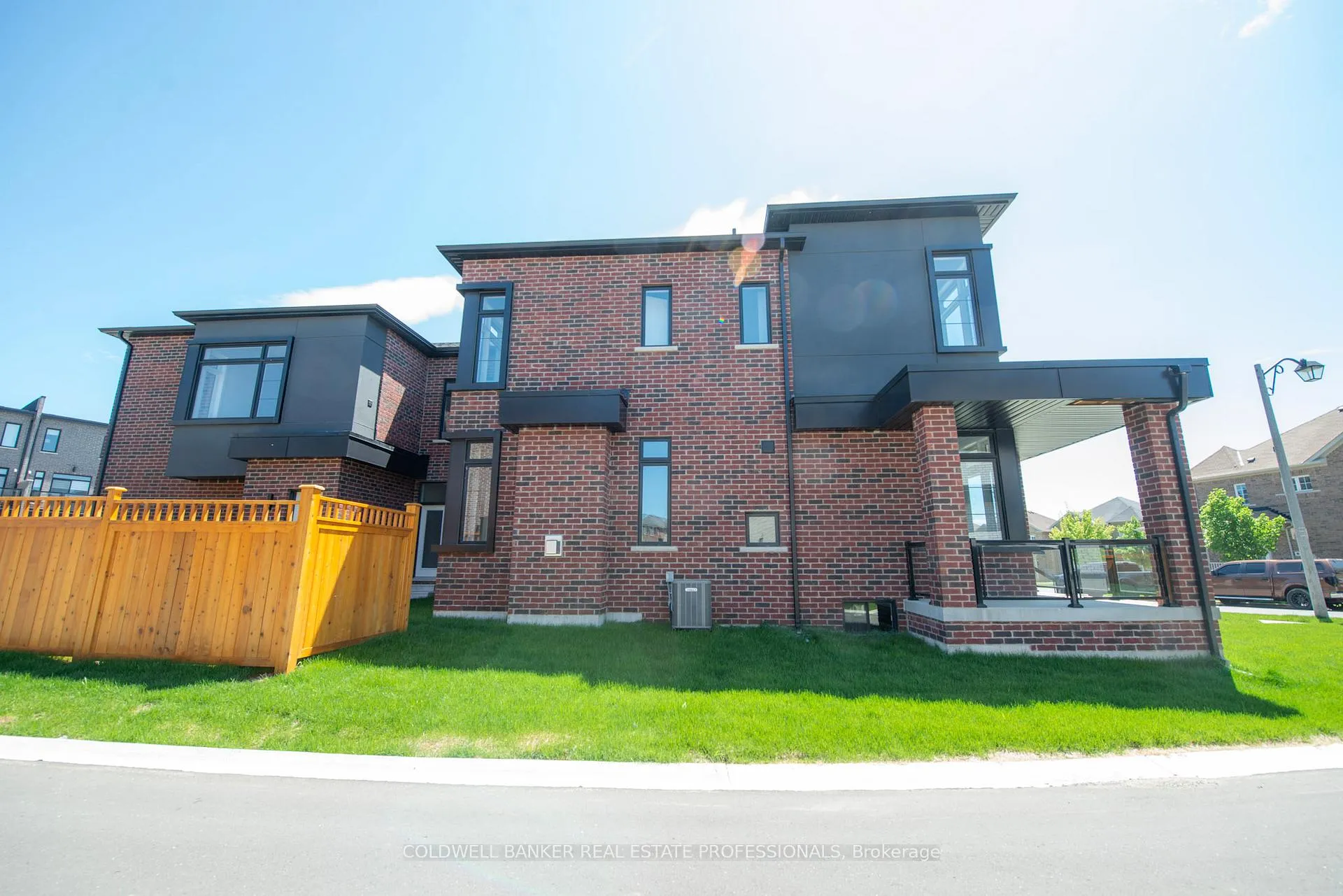 Photo 3 of 39 Golden Fern Street, Markham, Cornell — HOMEH