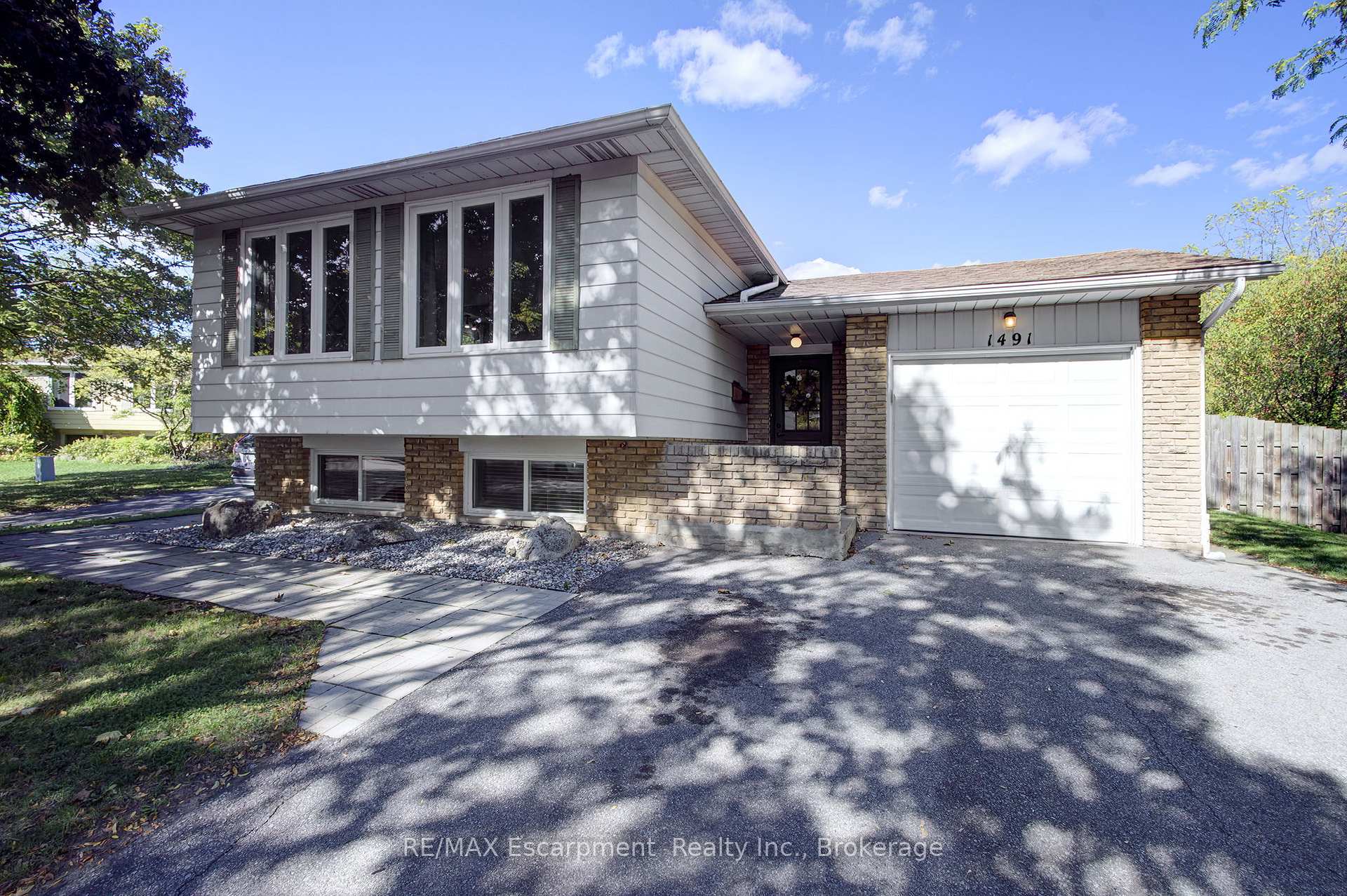 Photo 1 of 1491 Brenner Crescent, Burlington, Mountainside — HOMEH