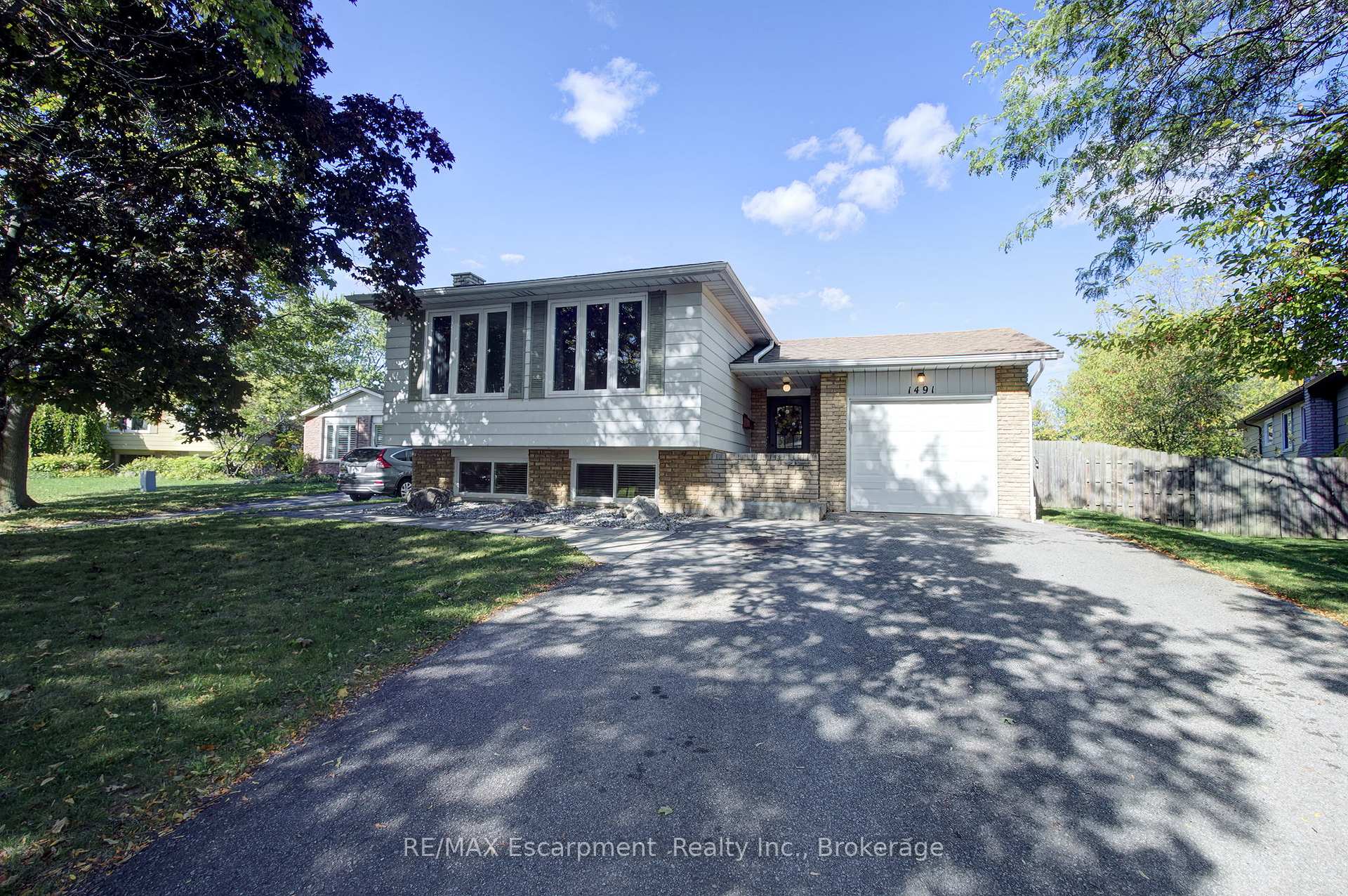 Photo 2 of 1491 Brenner Crescent, Burlington, Mountainside — HOMEH