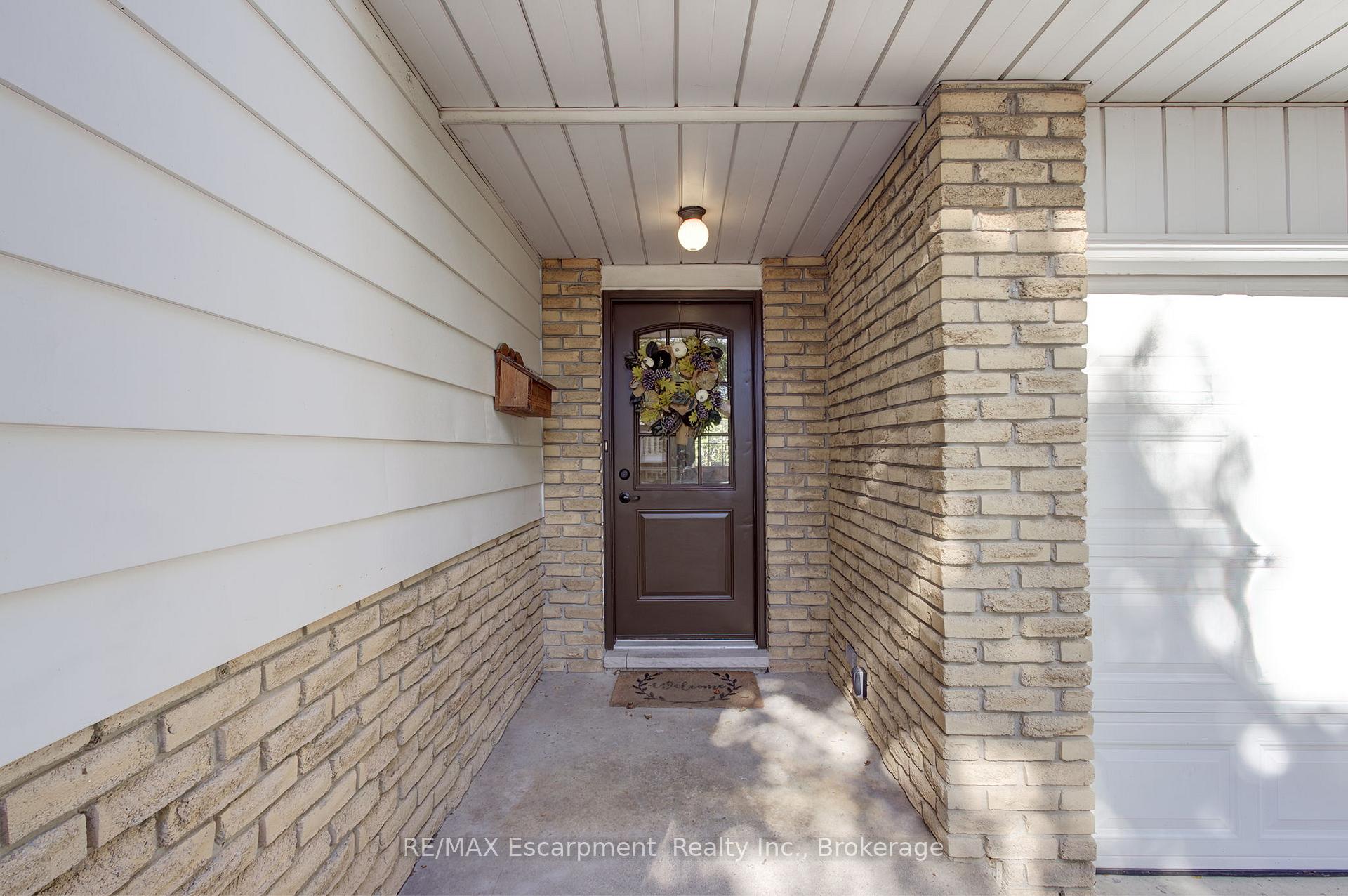 Photo 3 of 1491 Brenner Crescent, Burlington, Mountainside — HOMEH