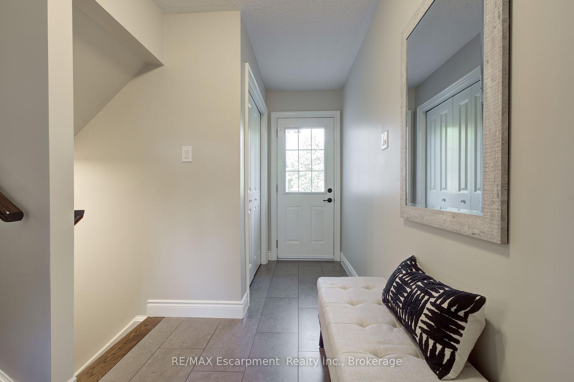 Photo 5 of 1491 Brenner Crescent, Burlington, Mountainside — HOMEH