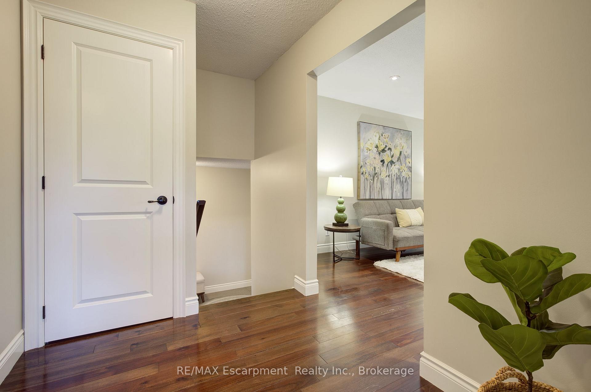 Photo 6 of 1491 Brenner Crescent, Burlington, Mountainside — HOMEH