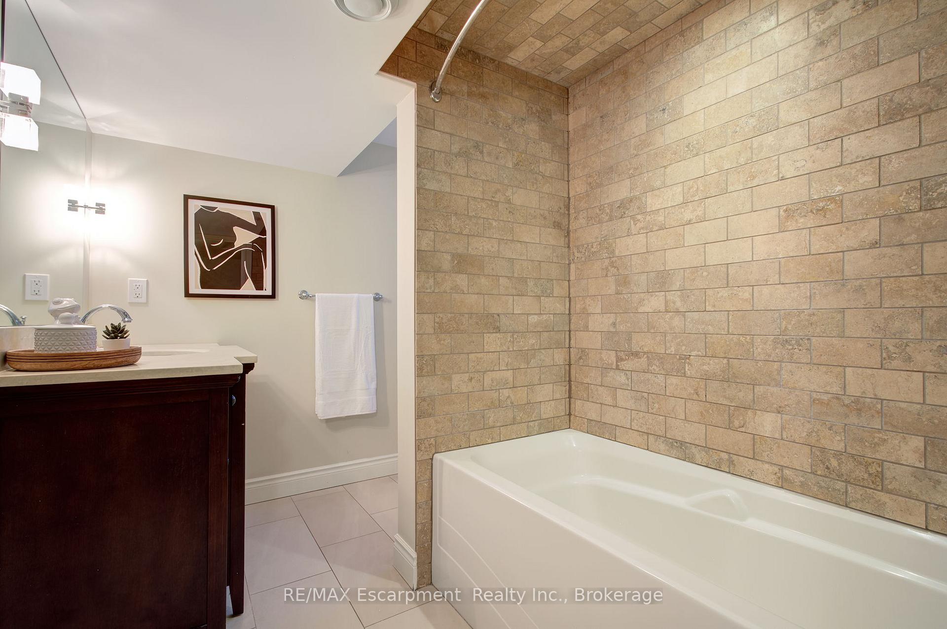 Photo 30 of 1491 Brenner Crescent, Burlington, Mountainside — HOMEH
