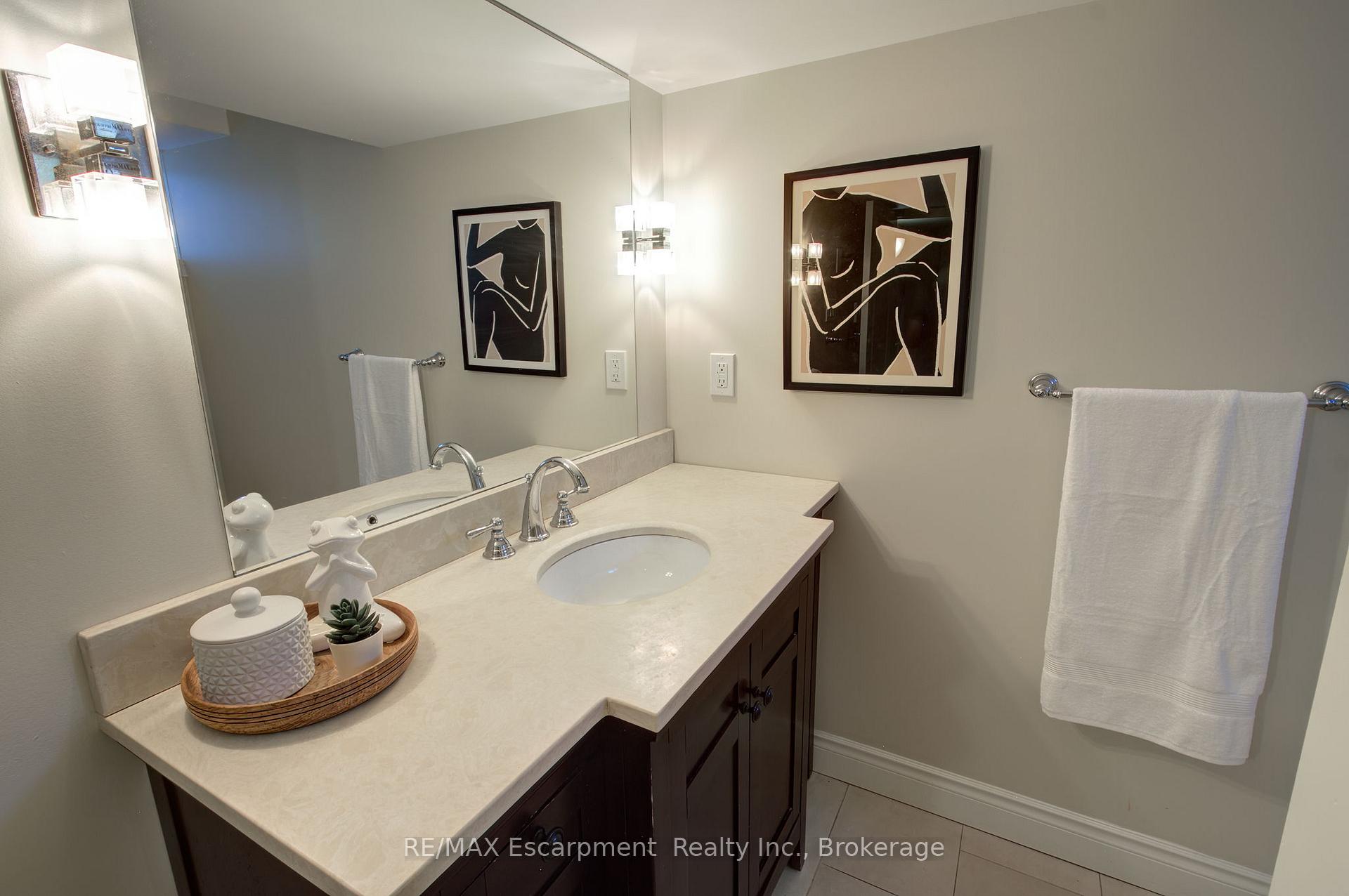 Photo 31 of 1491 Brenner Crescent, Burlington, Mountainside — HOMEH