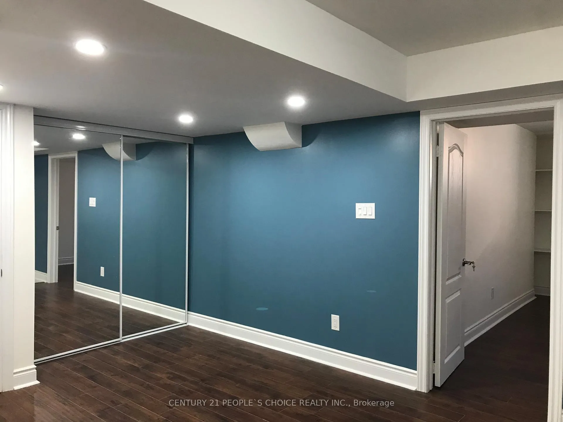Photo 4 of 10 Amaretto Court, Brampton, Credit Valley — HOMEH