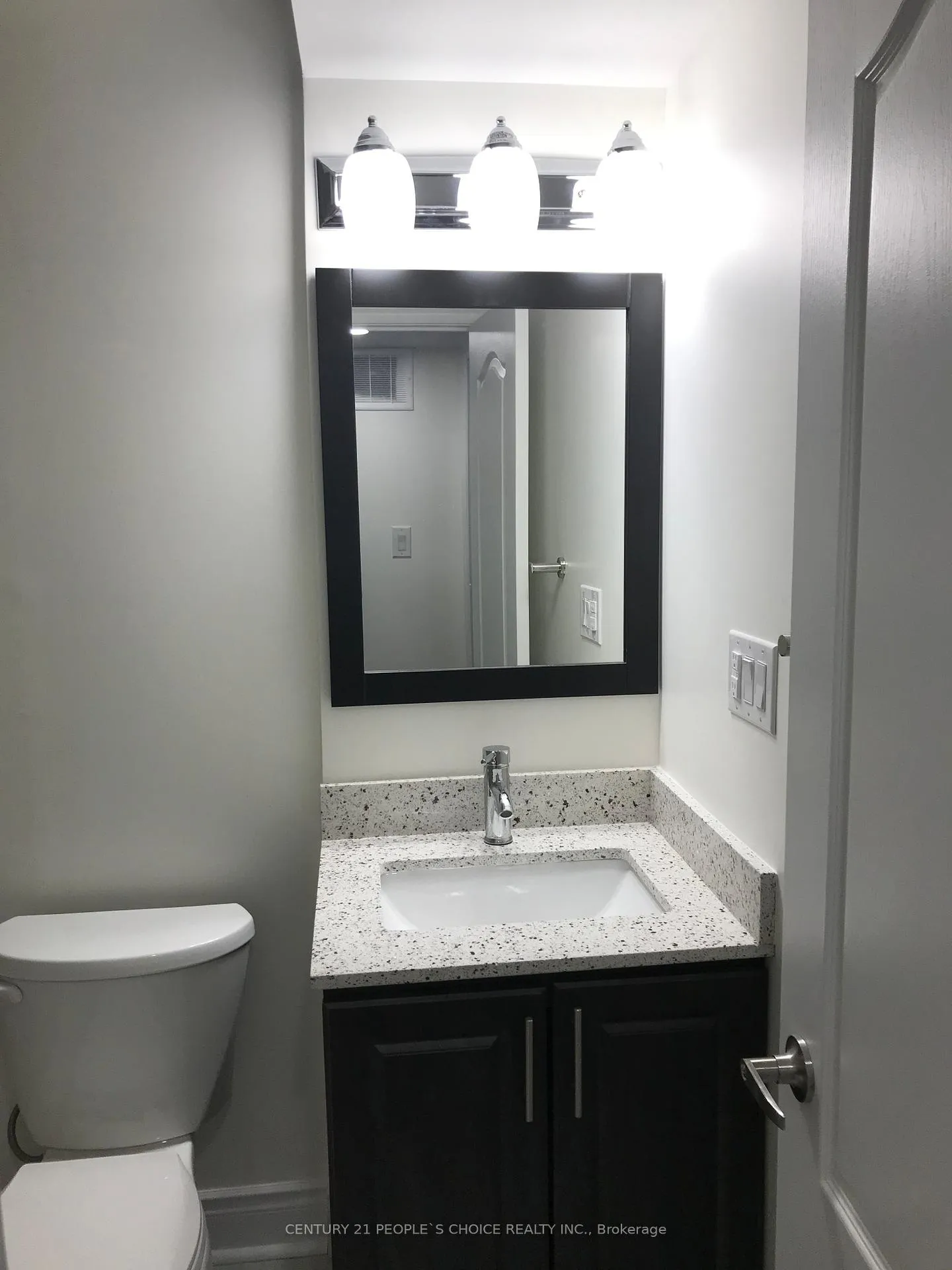 Photo 6 of 10 Amaretto Court, Brampton, Credit Valley — HOMEH