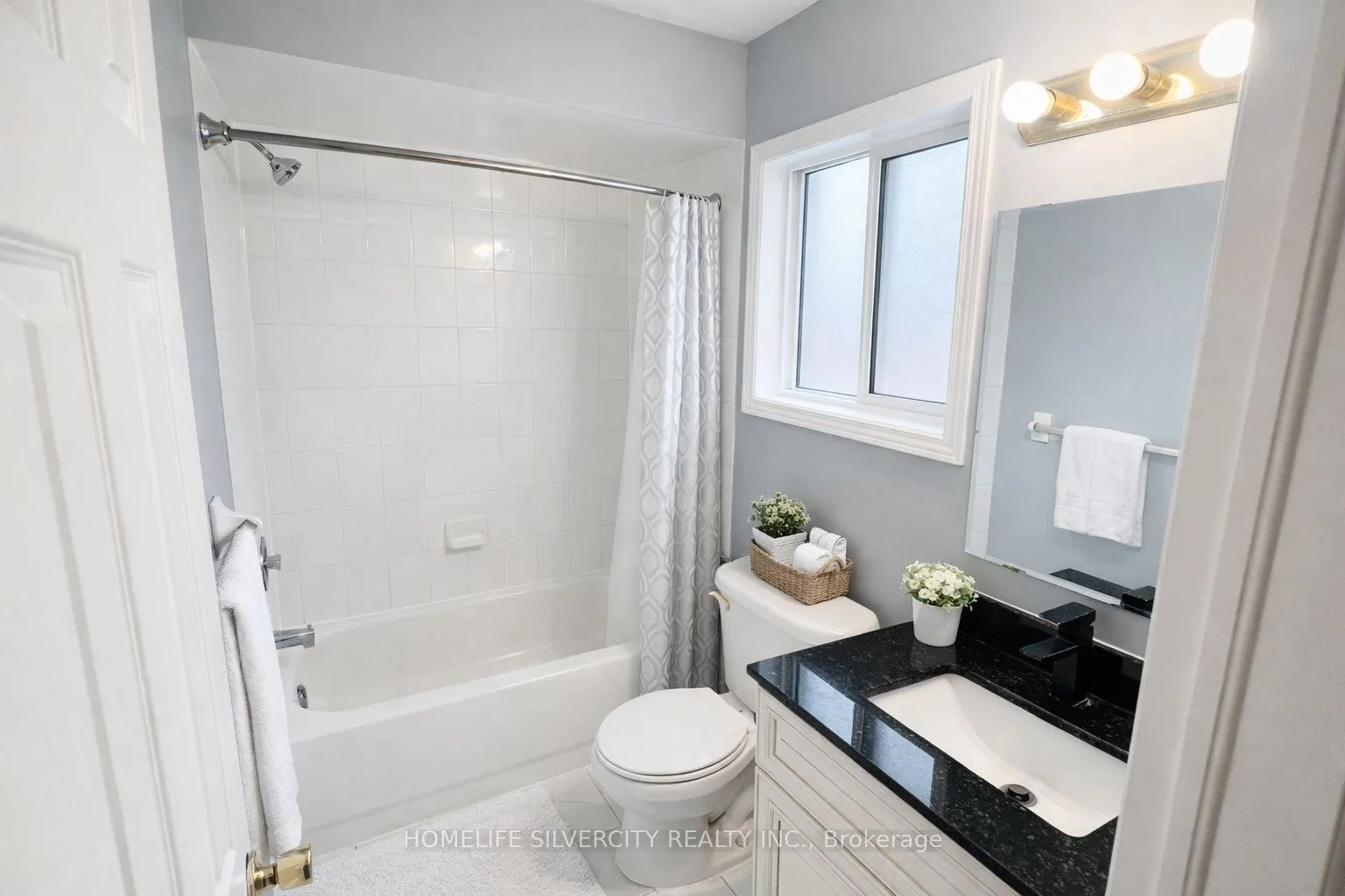 Photo 11 of 7 Bison Run Road, Brampton, Sandringham-Wellington — HOMEH