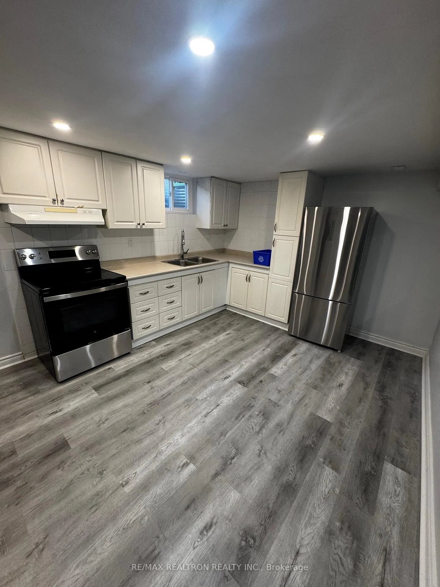 Photo 2 of 794 West Shore Boulevard, Pickering, West Shore — HOMEH