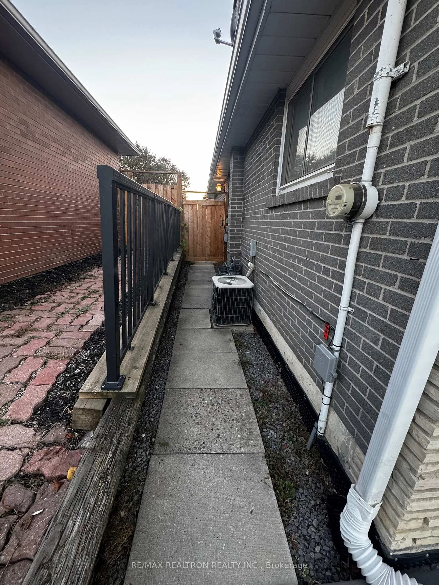 Photo 8 of 794 West Shore Boulevard, Pickering, West Shore — HOMEH