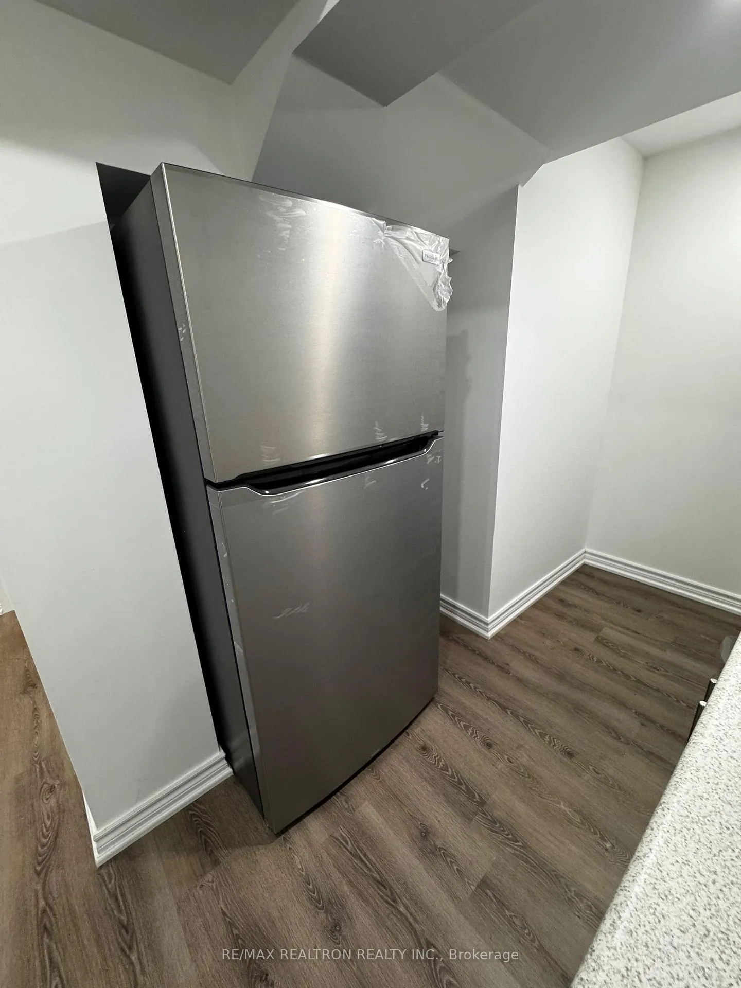 Photo 10 of 794 West Shore Boulevard, Pickering, West Shore — HOMEH