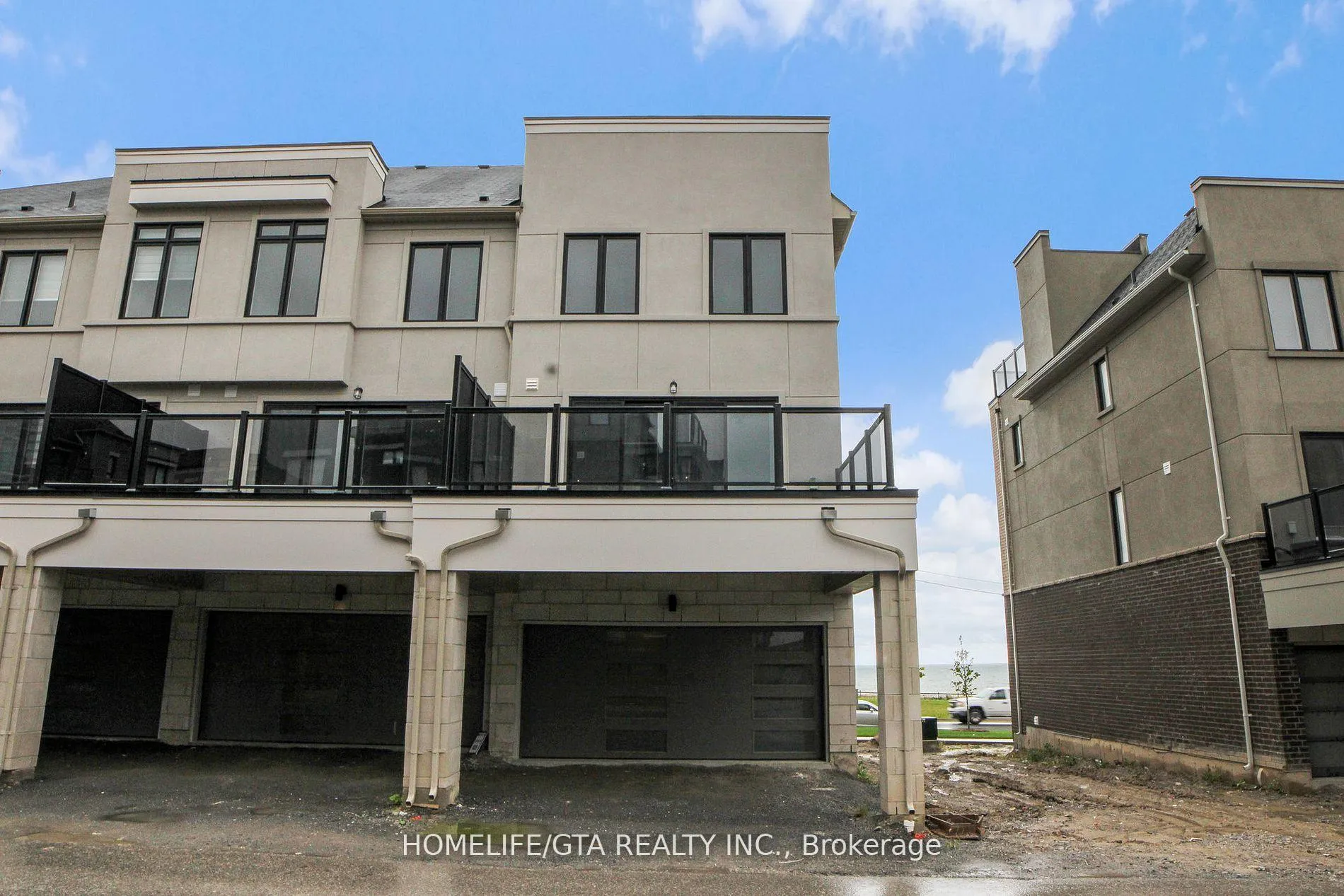 Photo 3 of 583 Port Darlington Road, Clarington, Bowmanville — HOMEH