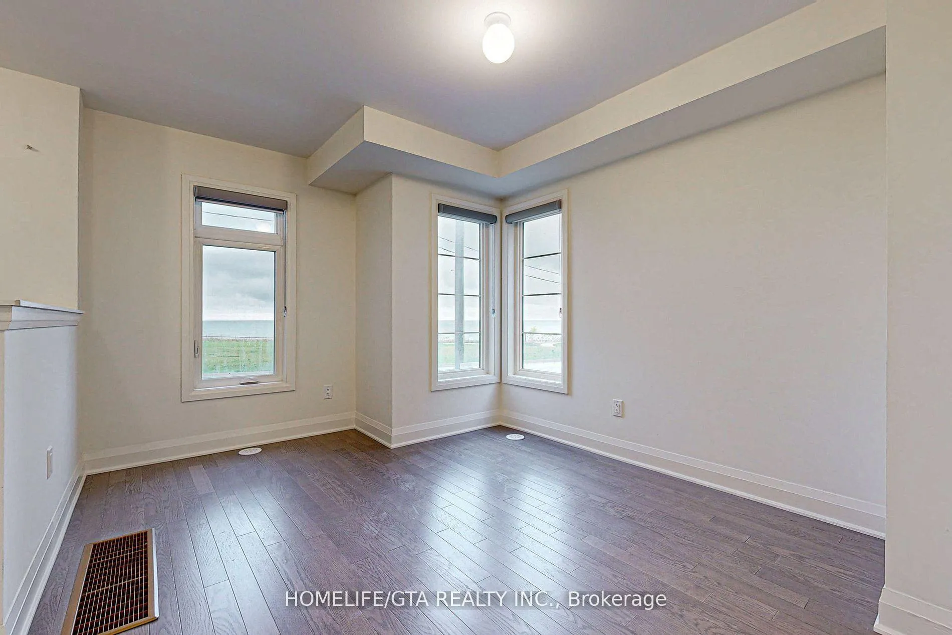 Photo 7 of 583 Port Darlington Road, Clarington, Bowmanville — HOMEH