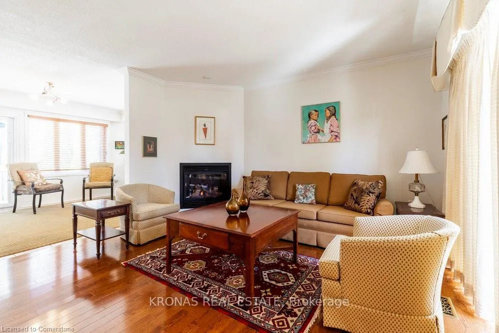 Photo 4 of 212 Silverbirch Boulevard, Hamilton, Rural Glanbrook — HOMEH