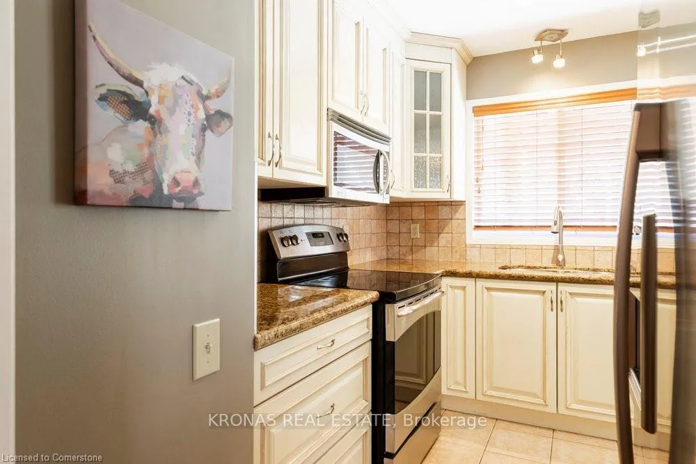 Photo 10 of 212 Silverbirch Boulevard, Hamilton, Rural Glanbrook — HOMEH