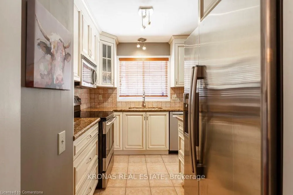 Photo 13 of 212 Silverbirch Boulevard, Hamilton, Rural Glanbrook — HOMEH