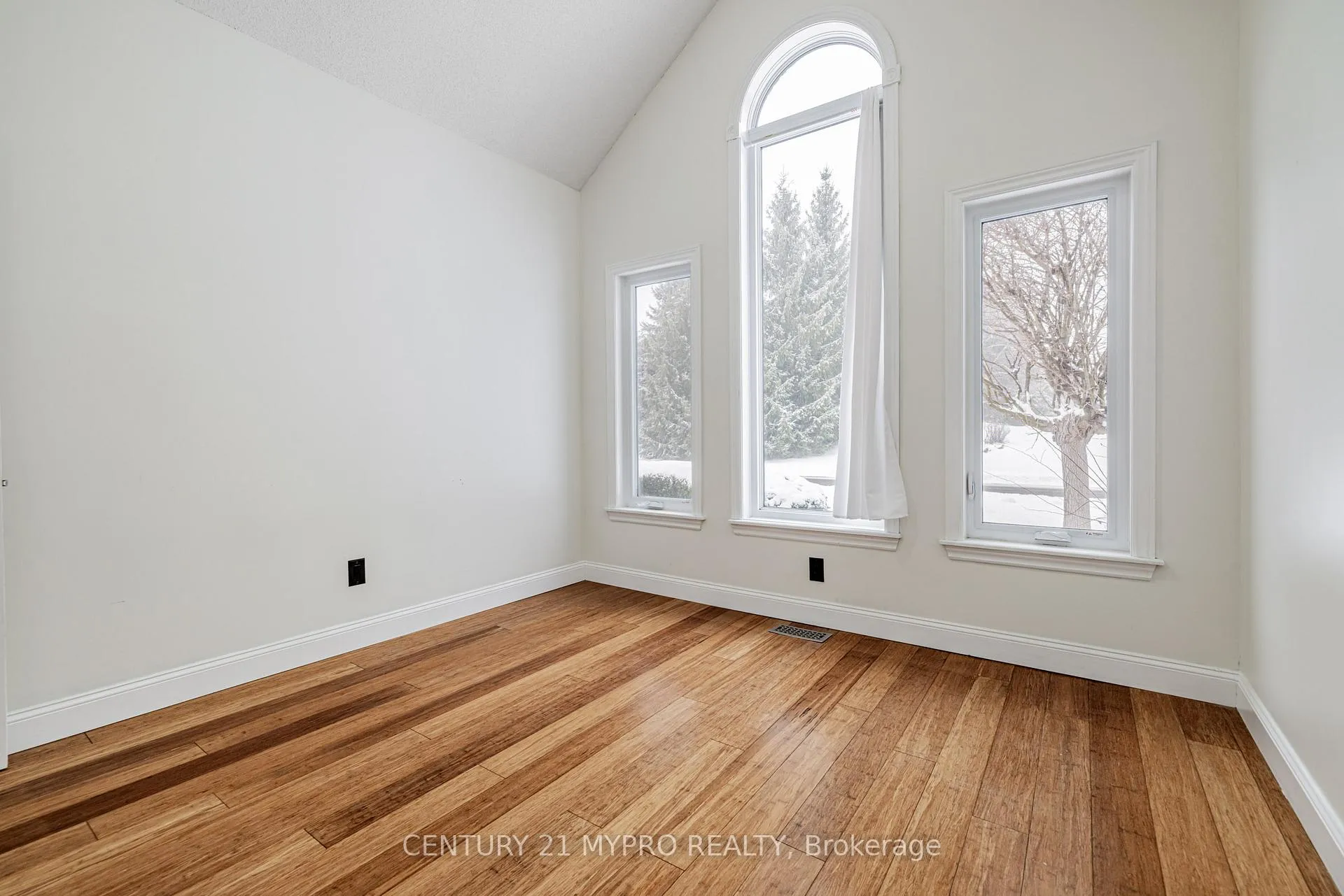 Photo 10 of 42 Mccauley Drive, Caledon, Rural Caledon — HOMEH