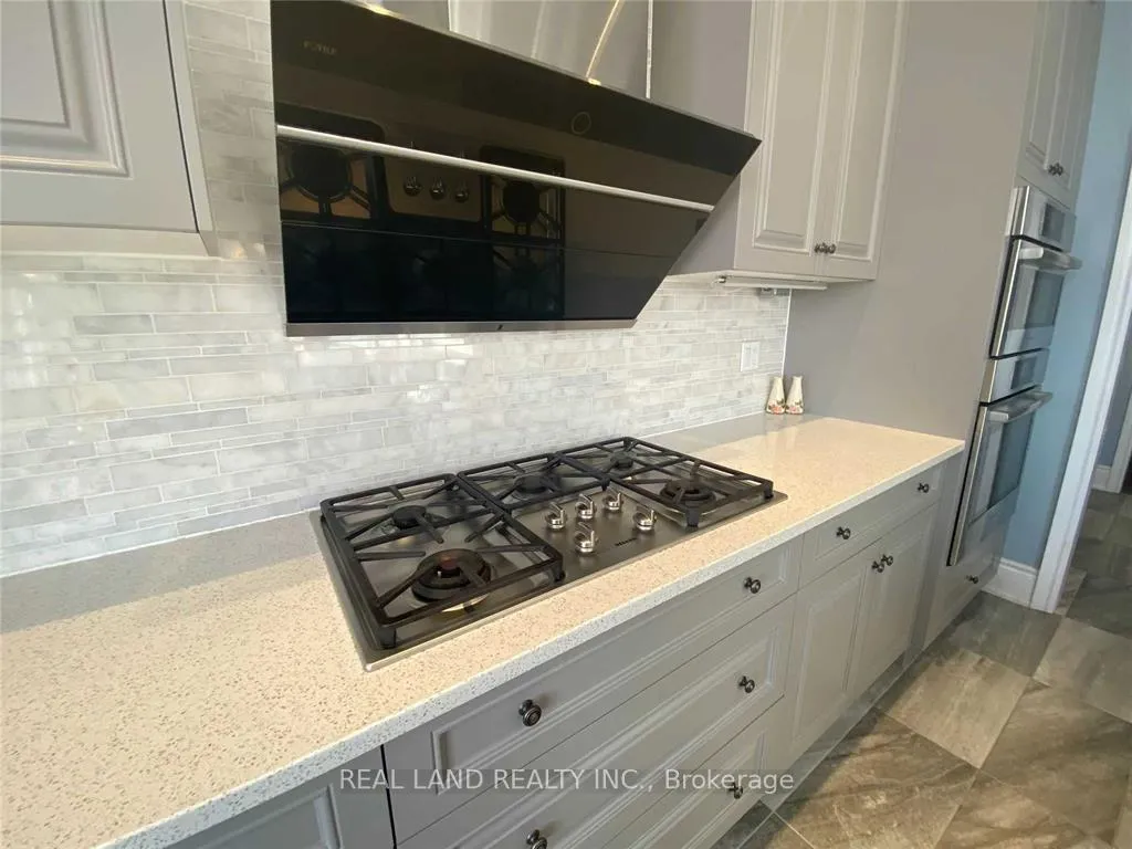 Photo 7 of 2 Castle Mountain Court, King, Nobleton — HOMEH