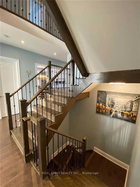 Photo 8 of 2 Castle Mountain Court, King, Nobleton — HOMEH