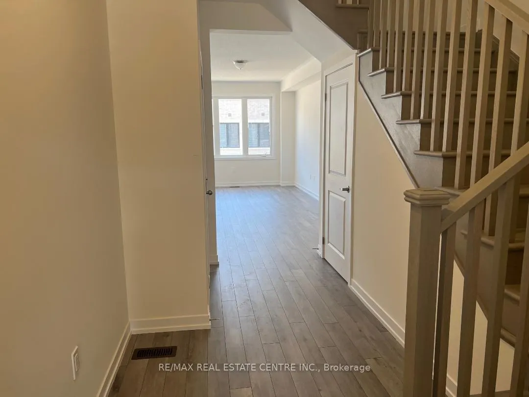 Photo 9 of 1551 Rose Way, Milton, Cobban — HOMEH