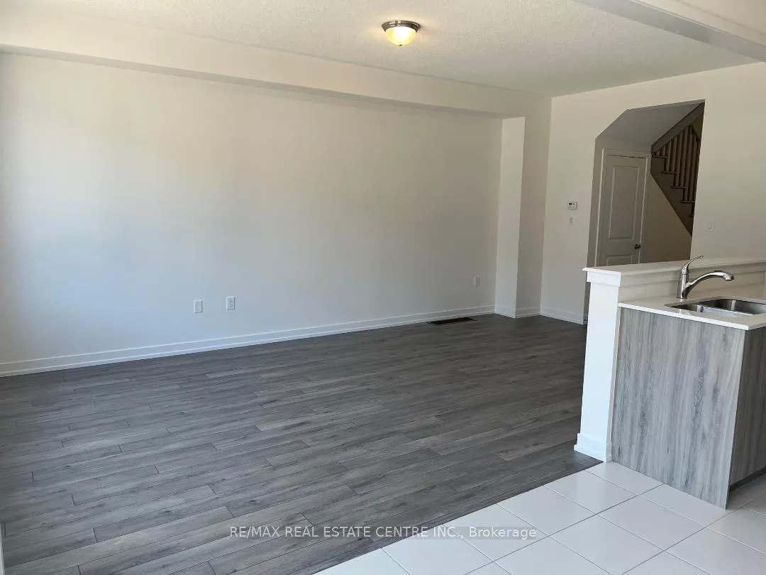 Photo 14 of 1551 Rose Way, Milton, Cobban — HOMEH