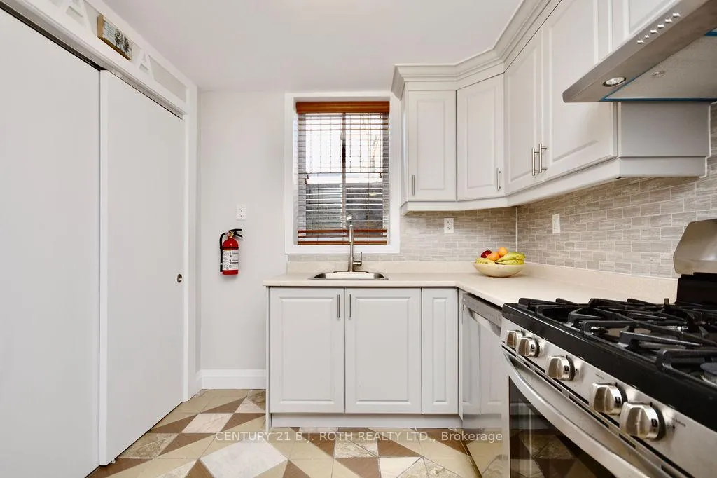 Photo 2 of 42 Mcveigh Drive, Barrie, Northwest — HOMEH
