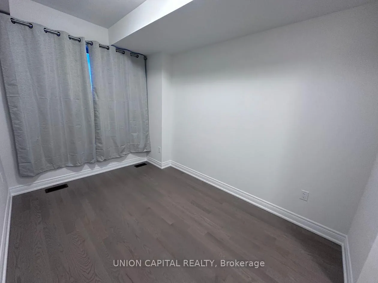 Photo 2 of 555 Vine Cliff Boulevard, Markham, Rural Markham — HOMEH
