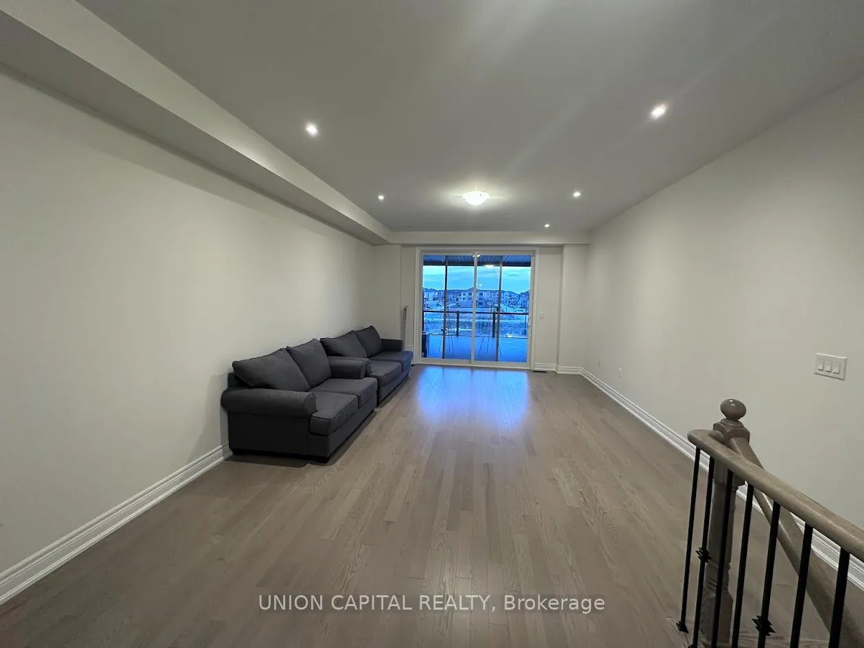 Photo 5 of 555 Vine Cliff Boulevard, Markham, Rural Markham — HOMEH