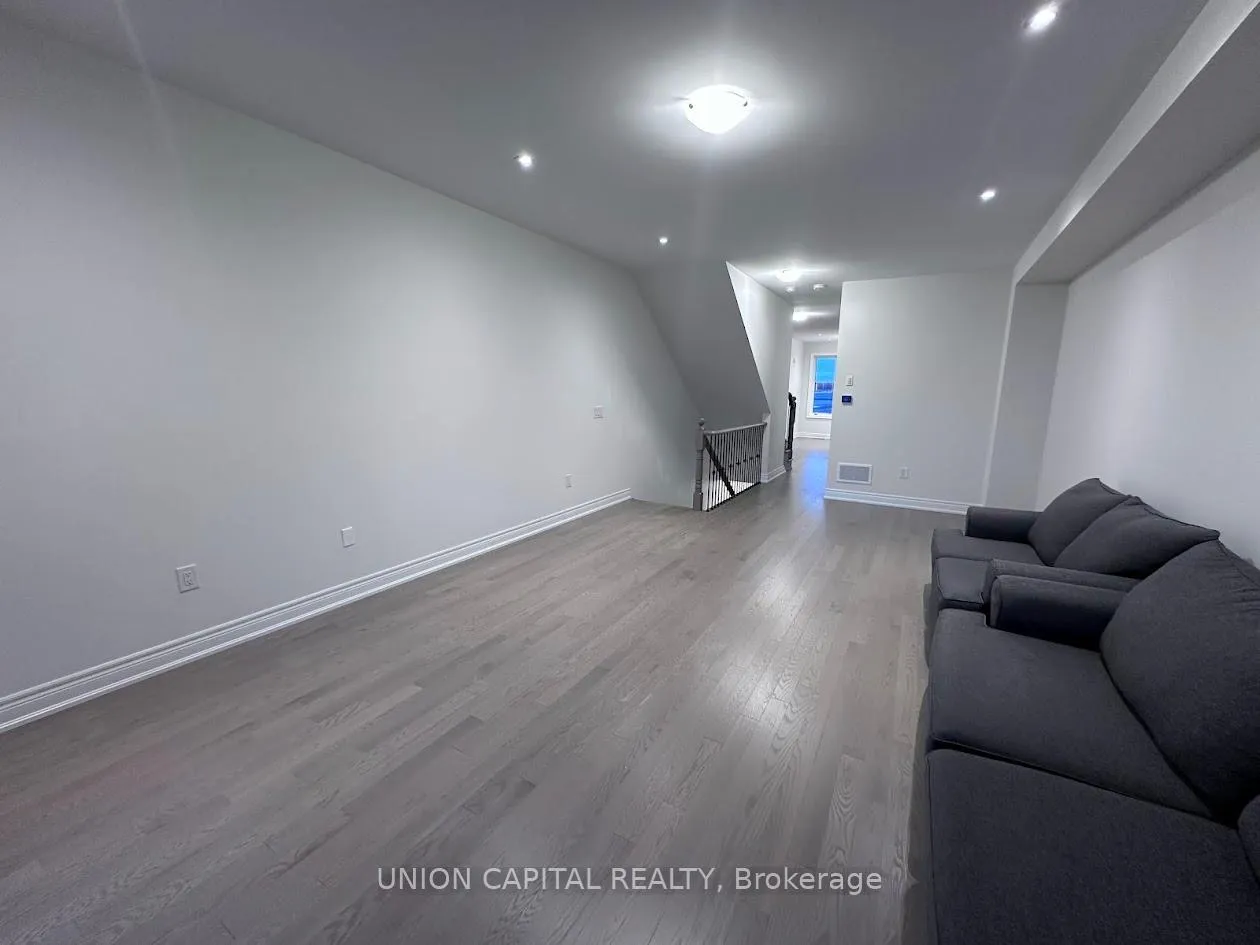 Photo 6 of 555 Vine Cliff Boulevard, Markham, Rural Markham — HOMEH