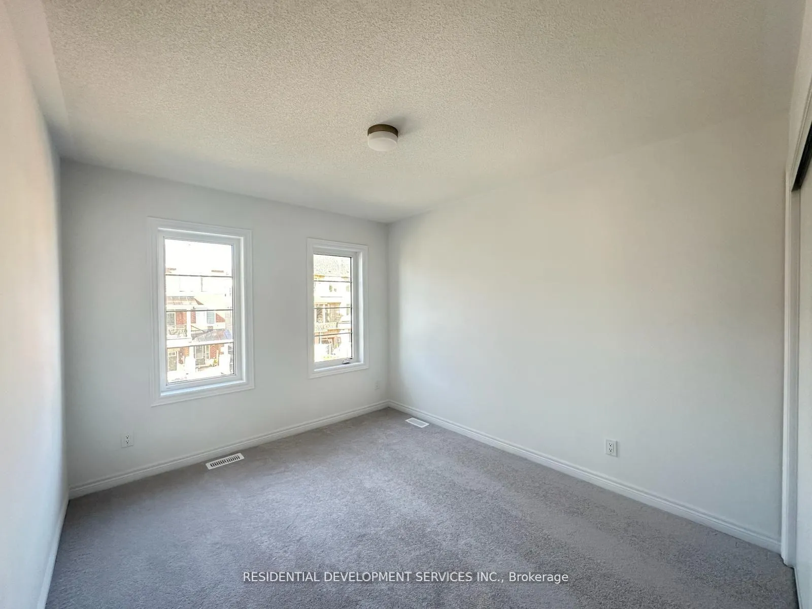 Photo 9 of 1082 Lockie Drive, Oshawa, Kedron — HOMEH