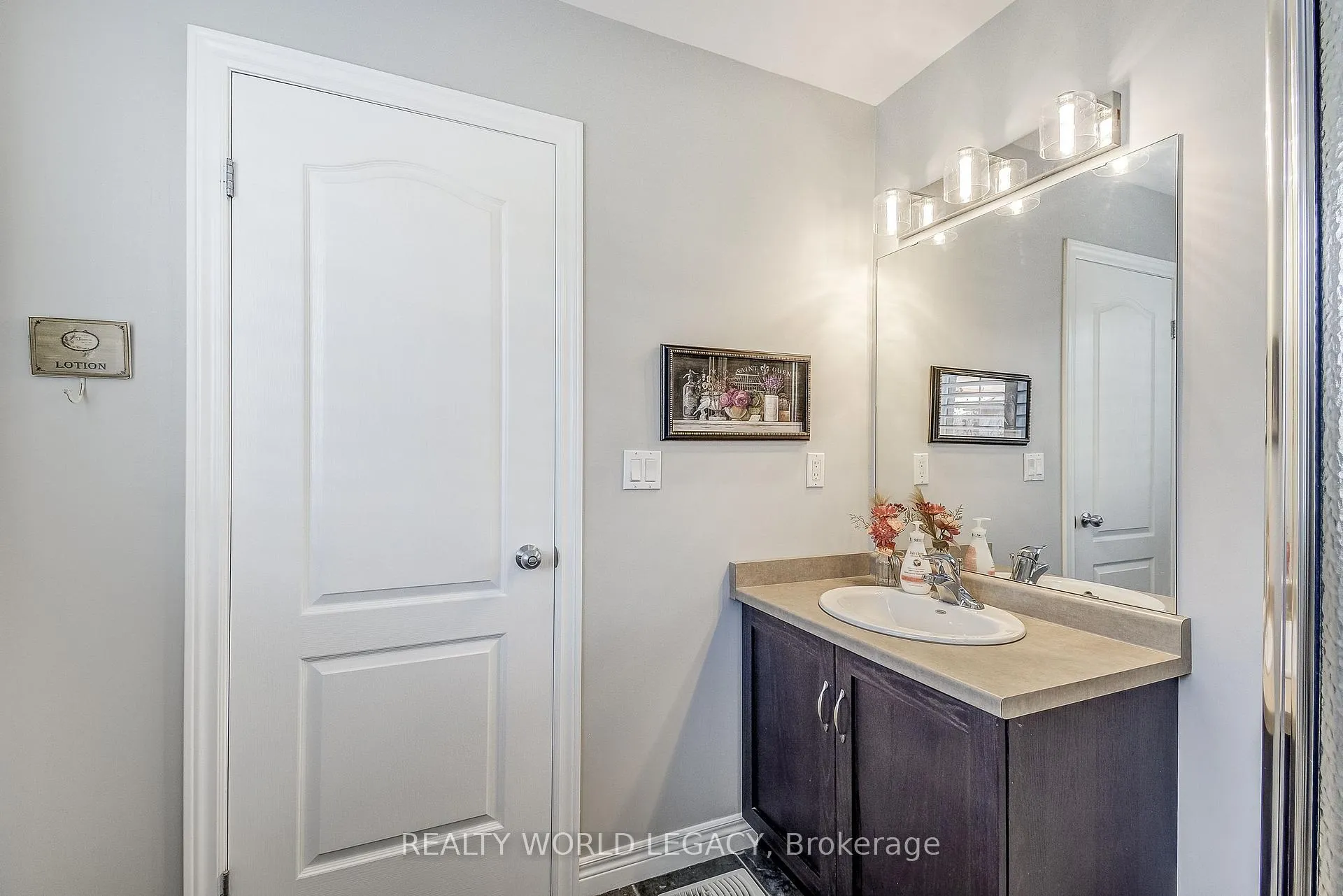 Photo 26 of 69 Myers Lane, Hamilton, Ancaster — HOMEH