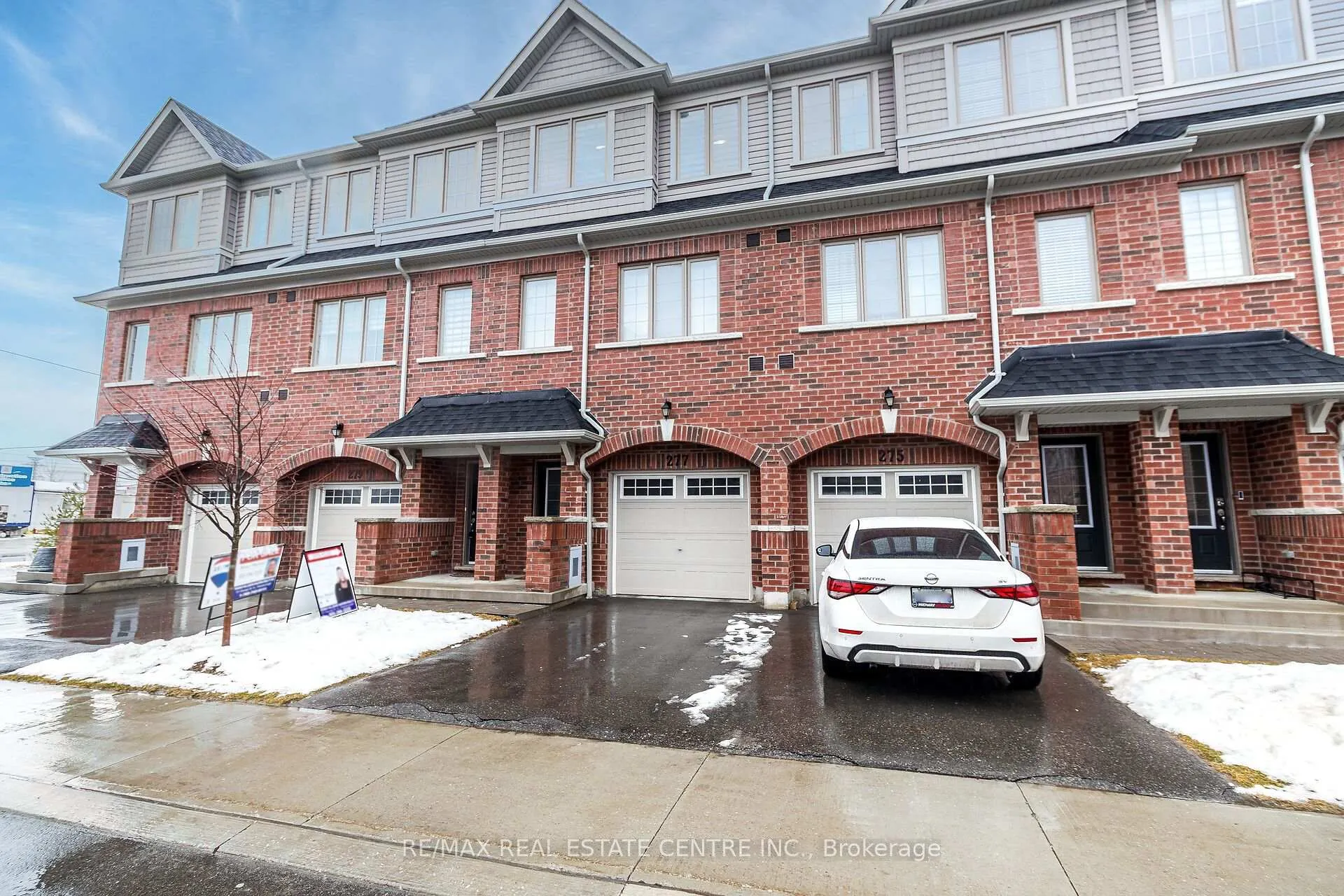 Photo 2 of 277 Danzatore Path, Oshawa, Windfields — HOMEH