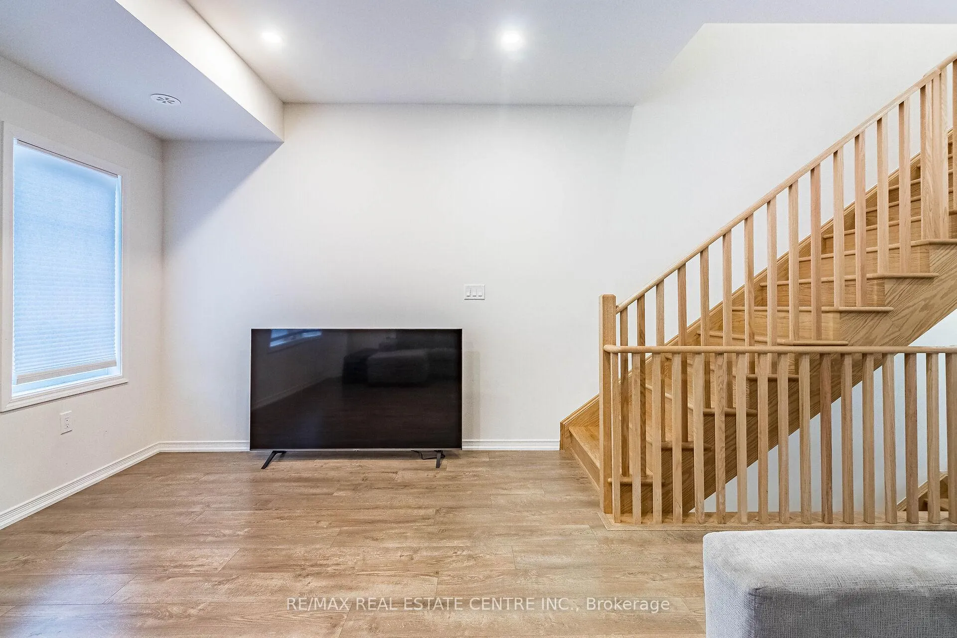 Photo 11 of 277 Danzatore Path, Oshawa, Windfields — HOMEH