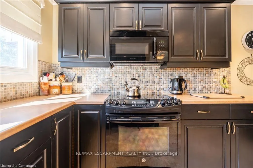 Photo 17 of 89 Larraine Avenue, Hamilton, Dundas — HOMEH