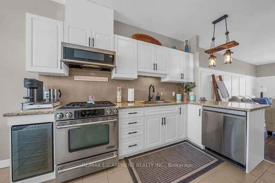 Photo 11 of 26 Ecker Lane, Hamilton, Binbrook — HOMEH