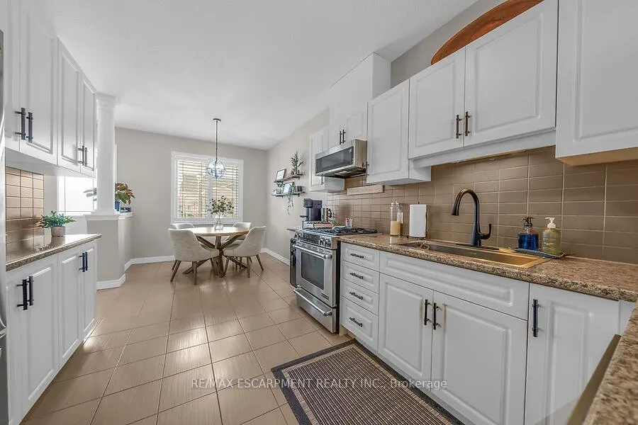 Photo 12 of 26 Ecker Lane, Hamilton, Binbrook — HOMEH