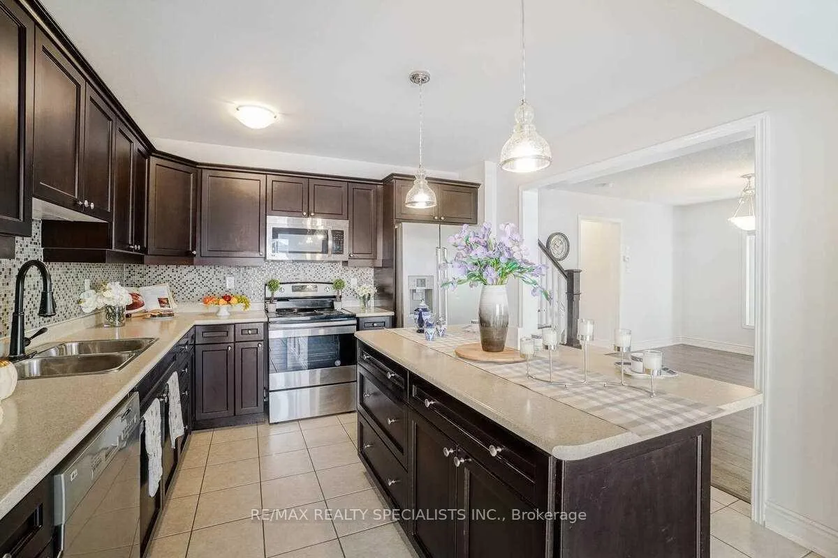 Photo 8 of 475 Zuest Crescent, Milton, Willmott — HOMEH