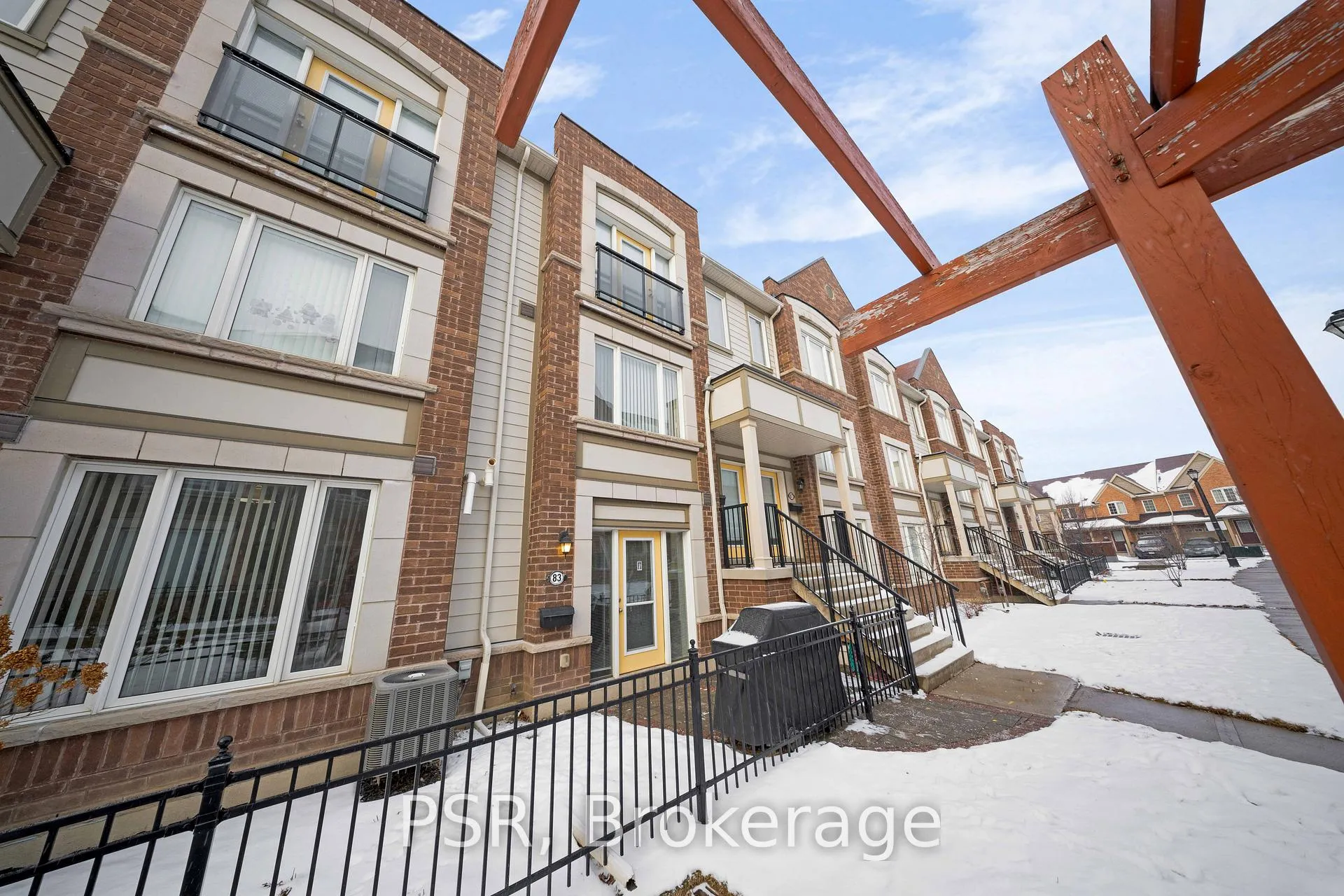 Photo 4 of 83 Burton Howard Drive, Aurora, Bayview Northeast — HOMEH