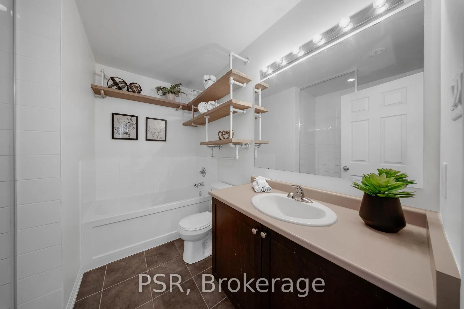 Photo 15 of 83 Burton Howard Drive, Aurora, Bayview Northeast — HOMEH