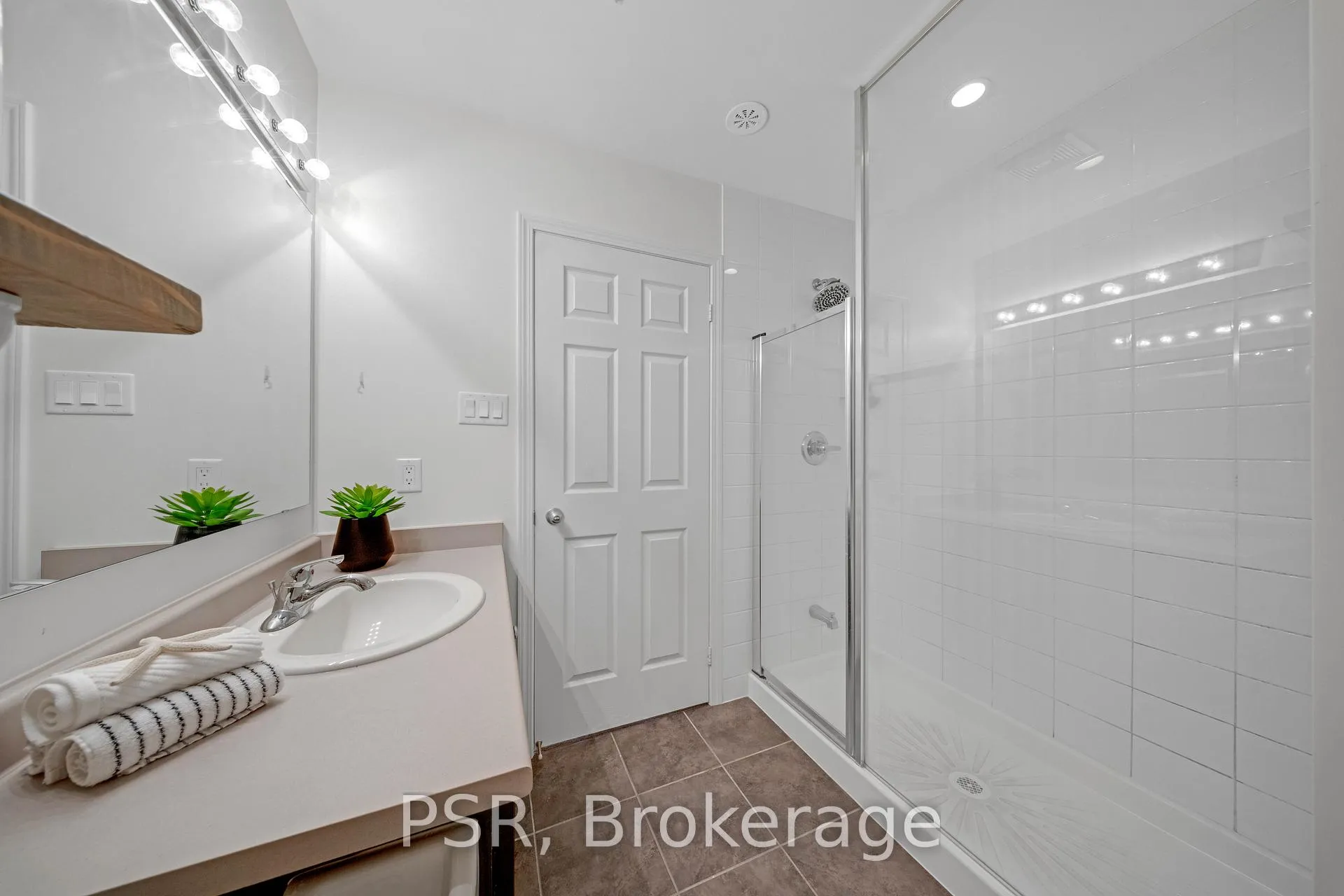 Photo 16 of 83 Burton Howard Drive, Aurora, Bayview Northeast — HOMEH