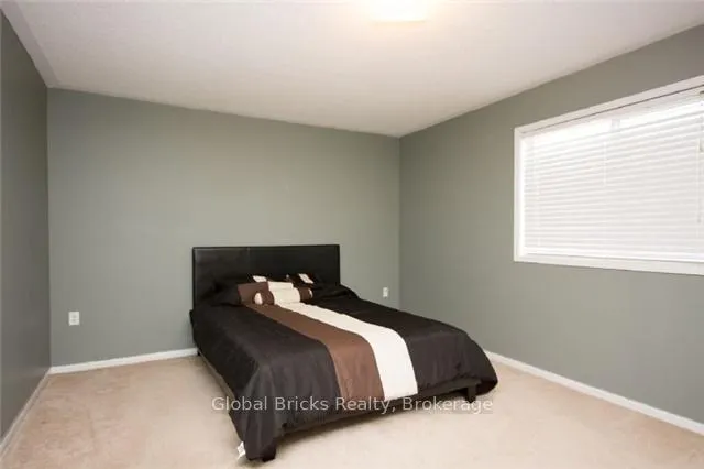 Photo 7 of 20 Neill Avenue, Whitby, Rolling Acres — HOMEH