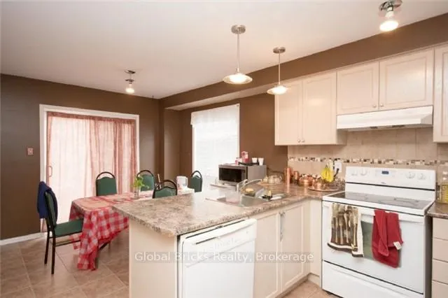 Photo 16 of 20 Neill Avenue, Whitby, Rolling Acres — HOMEH