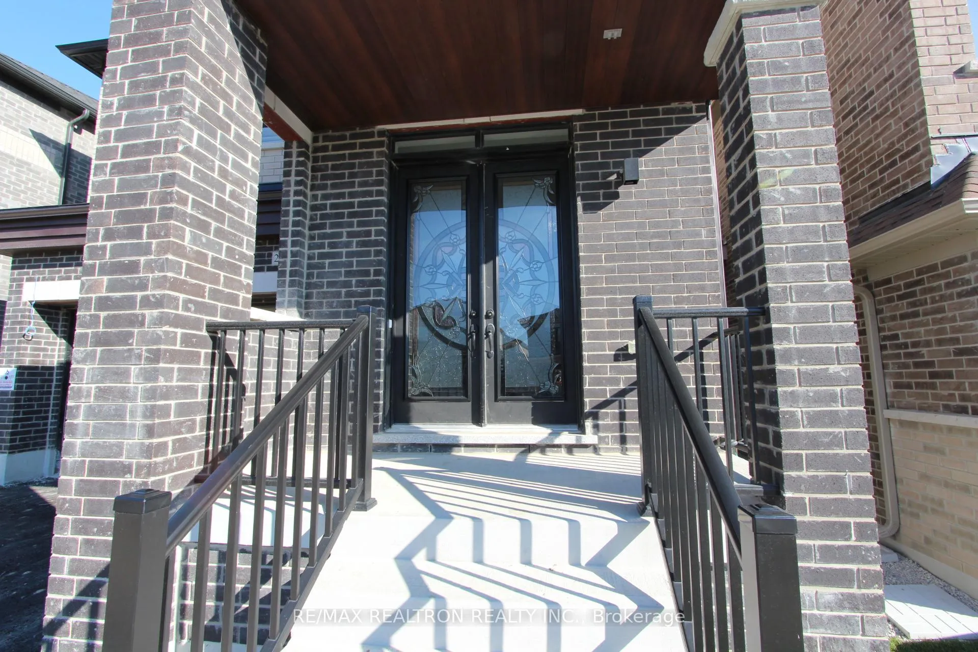 Photo 2 of 2105 Coppermine Street, Oshawa, Kedron — HOMEH