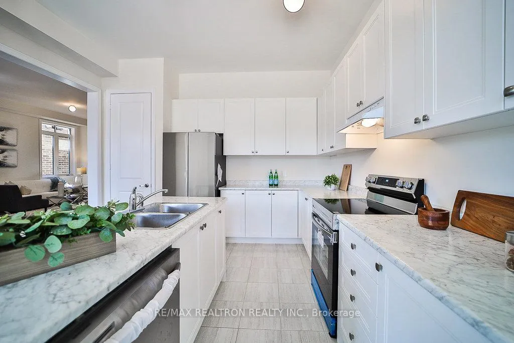 Photo 8 of 2105 Coppermine Street, Oshawa, Kedron — HOMEH